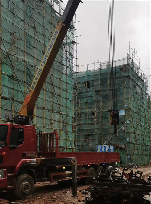 同心县“慢工细活”—— 吊车的 “微动控制” 技术